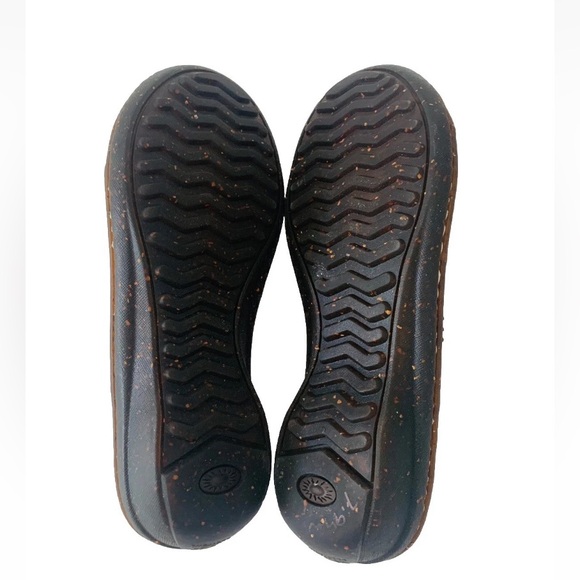 UGG Brown Suede Sandals 
Shearling Lined Women Size 8 Granolacore Cabincore - Picture 9 of 9